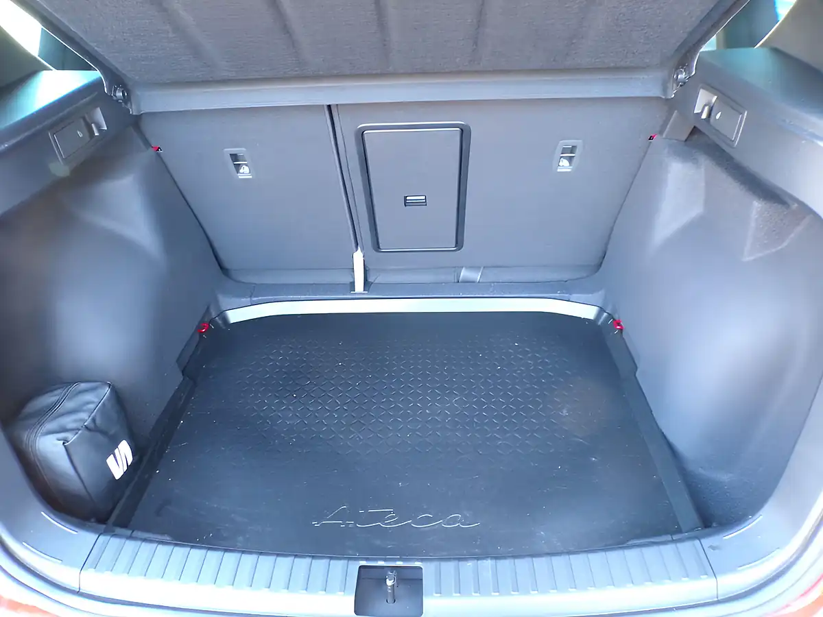 Used 2025 SEAT Ateca Fr Black Edition Red - Interior and Exterior details 8