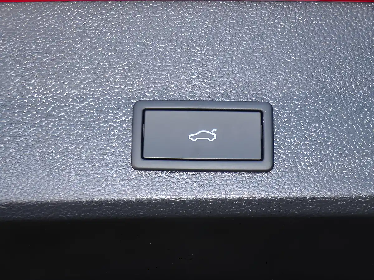 Used 2025 SEAT Ateca Fr Black Edition Red - Interior and Exterior details 9