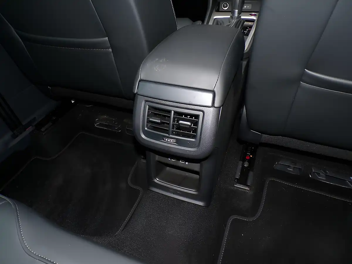 Used 2025 SEAT Ateca Xperience Lux Red - Interior and Exterior details 19