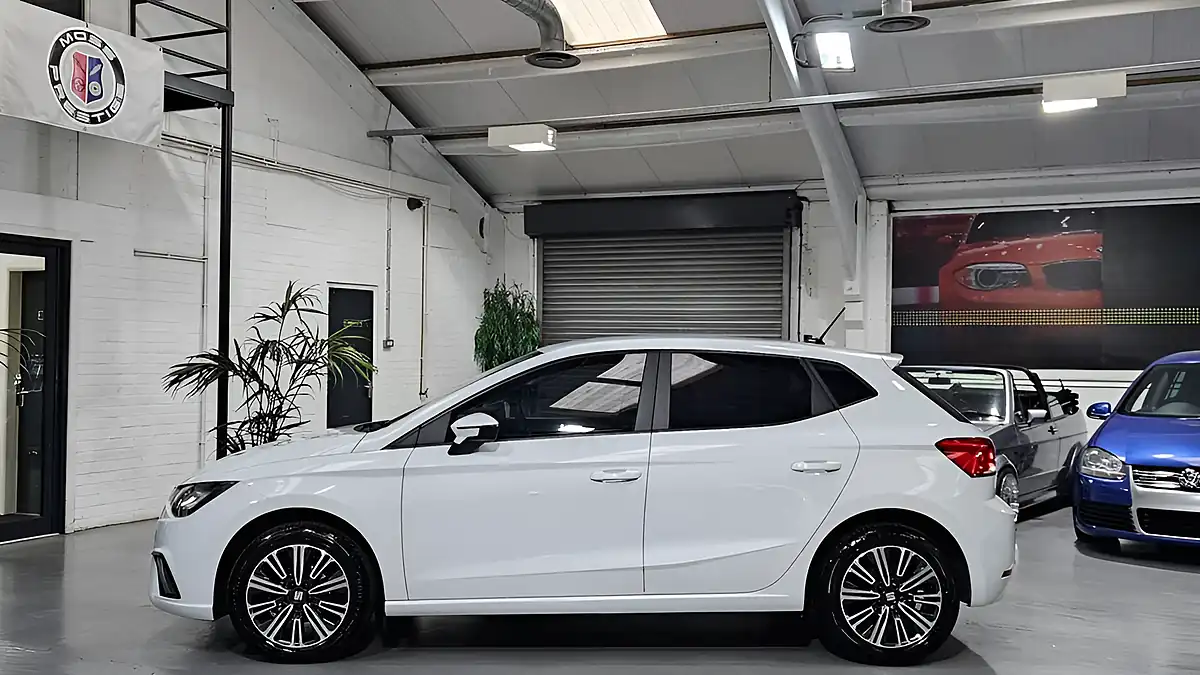 Used 2025 SEAT Ibiza Se Technology White - Interior and Exterior details 6