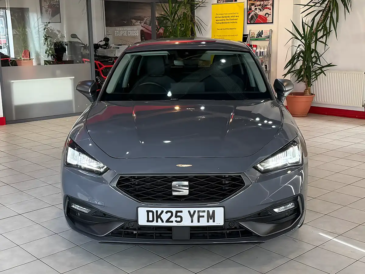 Used 2025 SEAT Leon Fr Grey - Interior and Exterior details 4