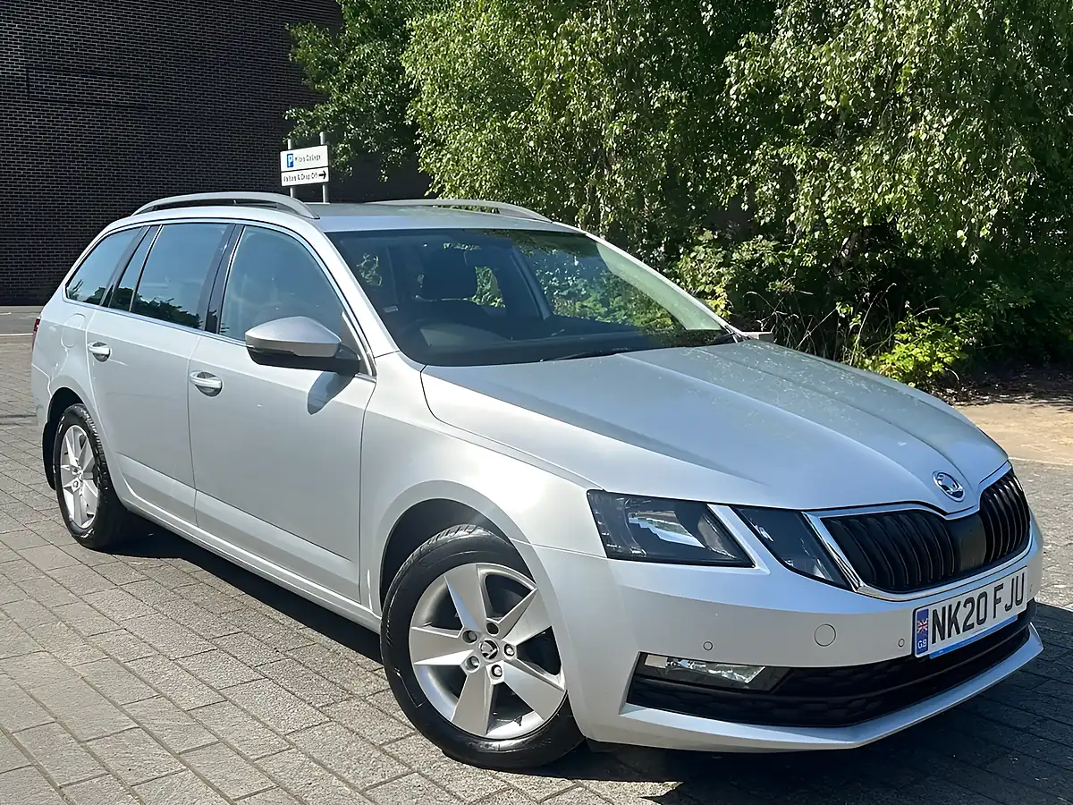 Used 2025 Skoda Octavia Se Technology Silver - Interior and Exterior details 10