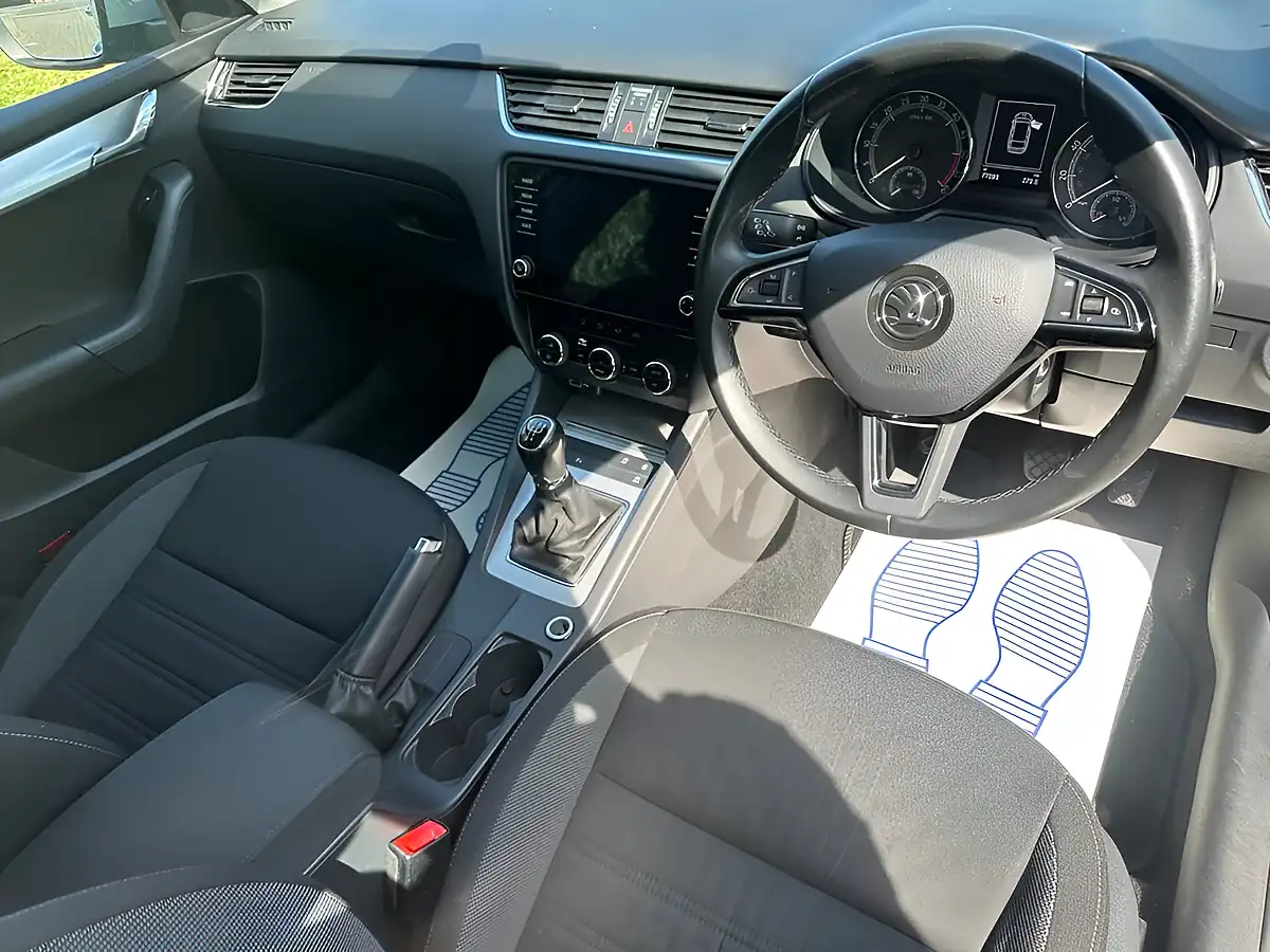 Used 2025 Skoda Octavia Se Technology Silver - Interior and Exterior details 14