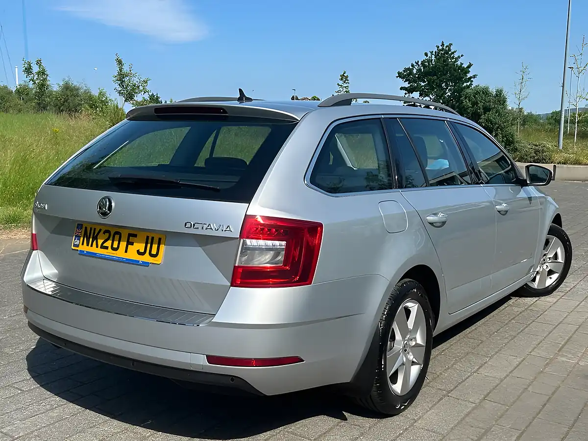 Used 2025 Skoda Octavia Se Technology Silver - Interior and Exterior details 15