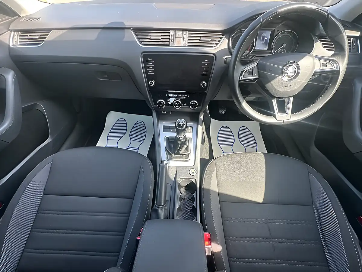 Used 2025 Skoda Octavia Se Technology Silver - Interior and Exterior details 18