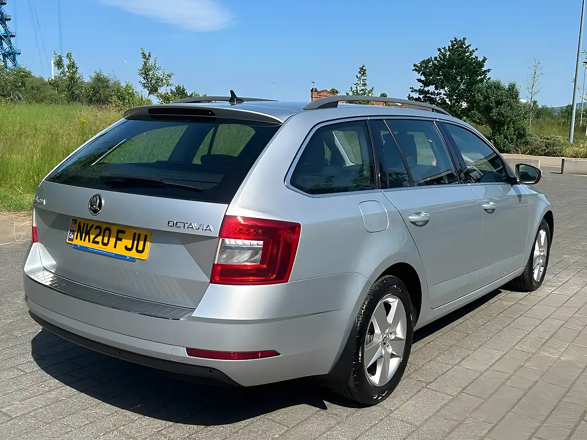 Used 2025 Skoda Octavia Se Technology Silver - Interior and Exterior details 4