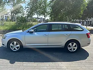 Used 2025 Skoda Octavia Se Technology Silver - Interior and Exterior details 6