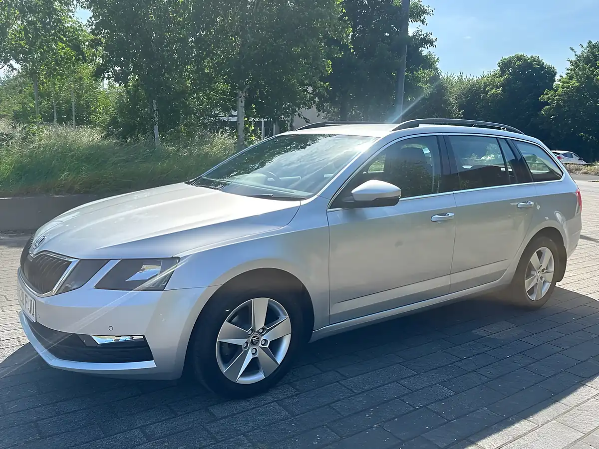 Used 2025 Skoda Octavia Se Technology Silver - Interior and Exterior details 8