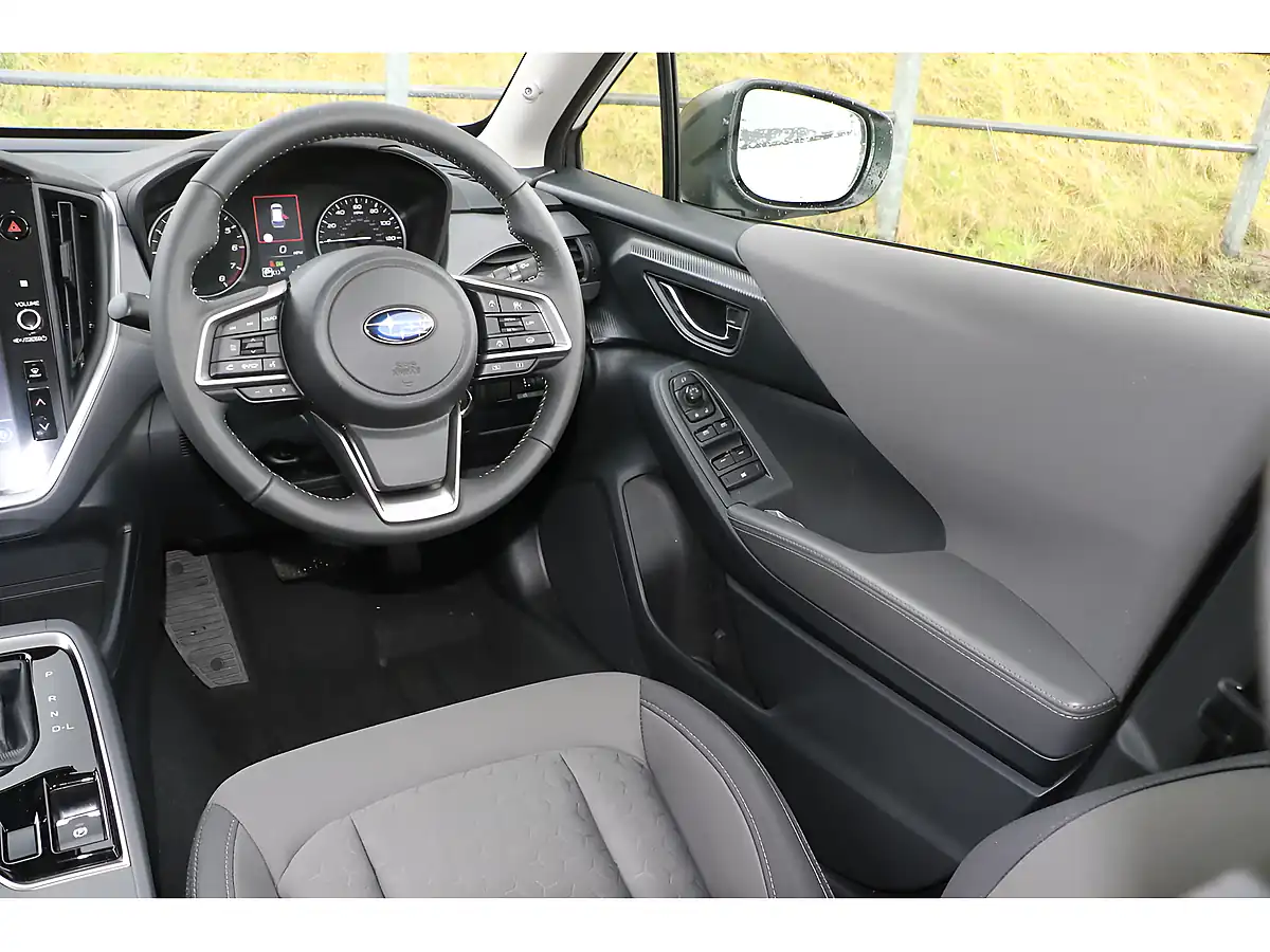 Used 2025 Subaru Crosstrek Limited White - Interior and Exterior details 14