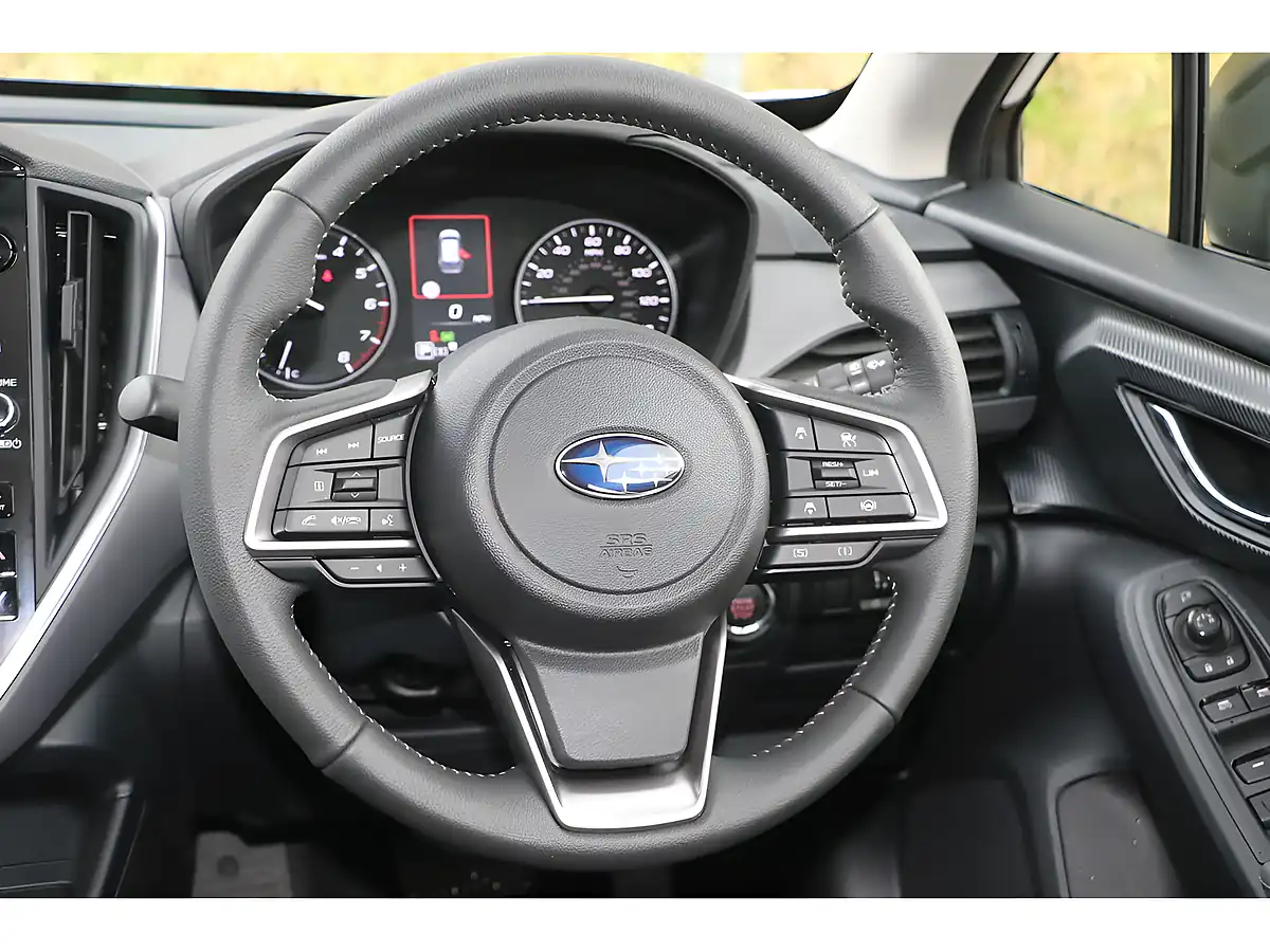 Used 2025 Subaru Crosstrek Limited White - Interior and Exterior details 15