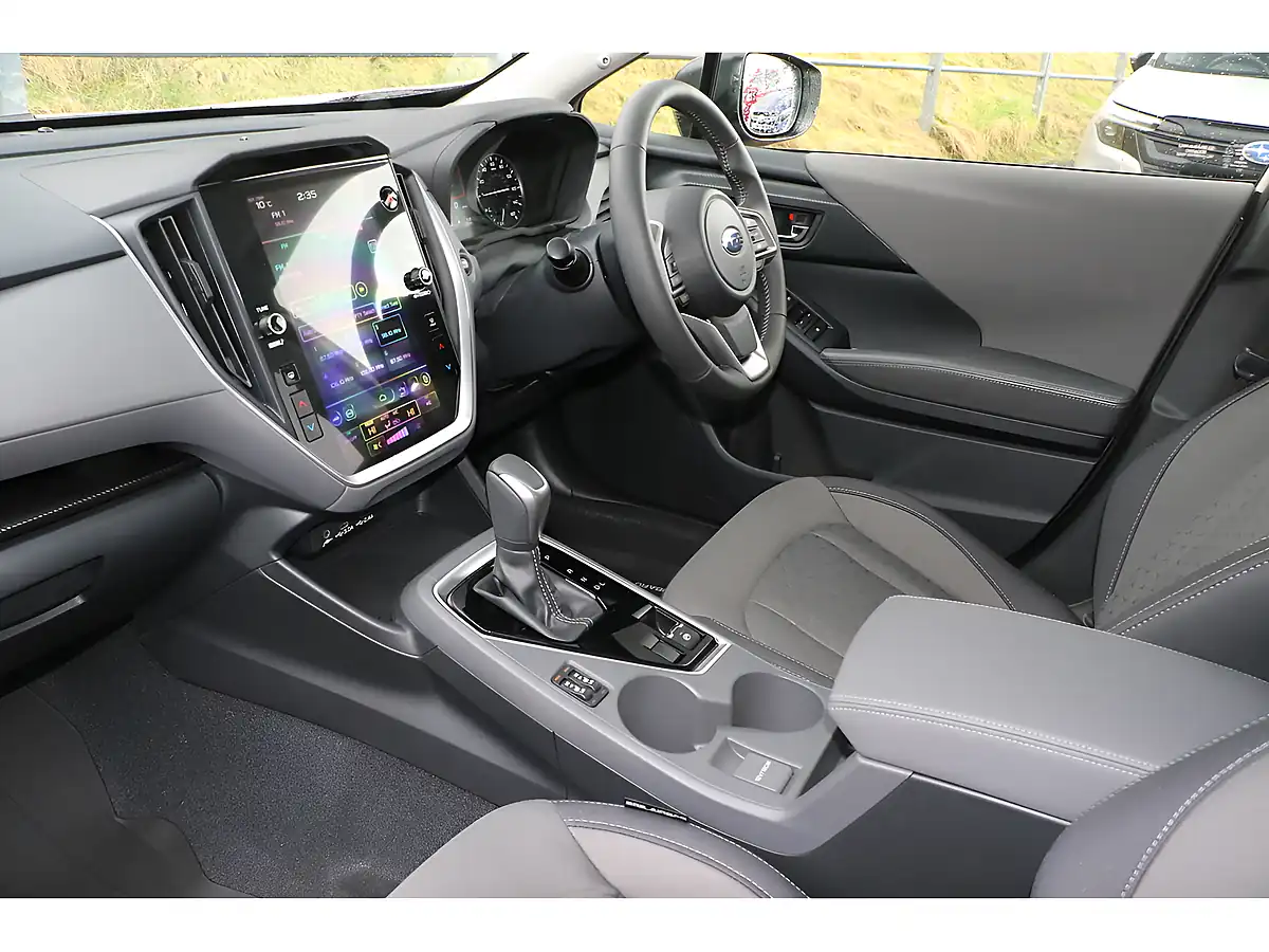 Used 2025 Subaru Crosstrek Limited White - Interior and Exterior details 18
