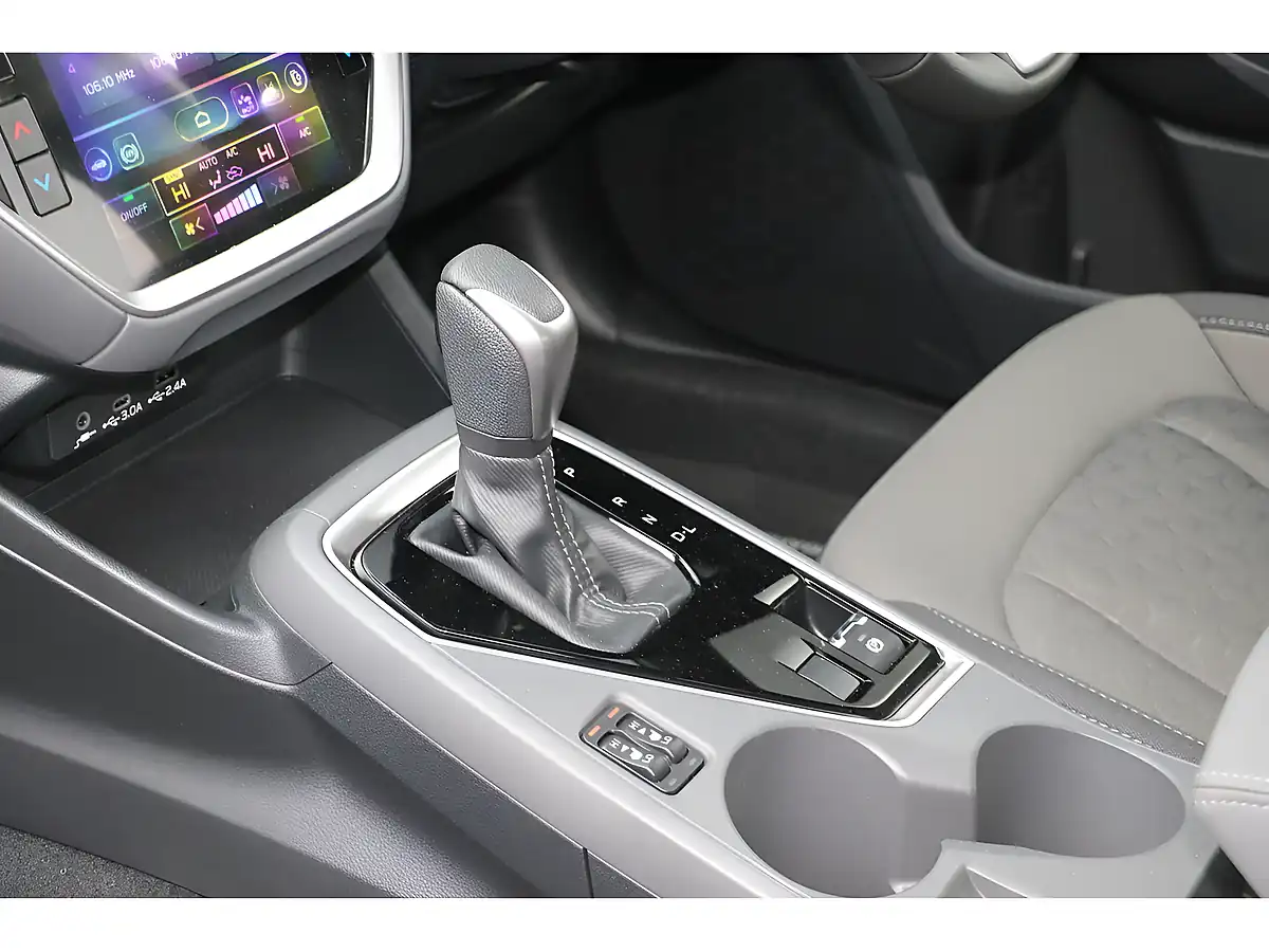 Used 2025 Subaru Crosstrek Limited White - Interior and Exterior details 19