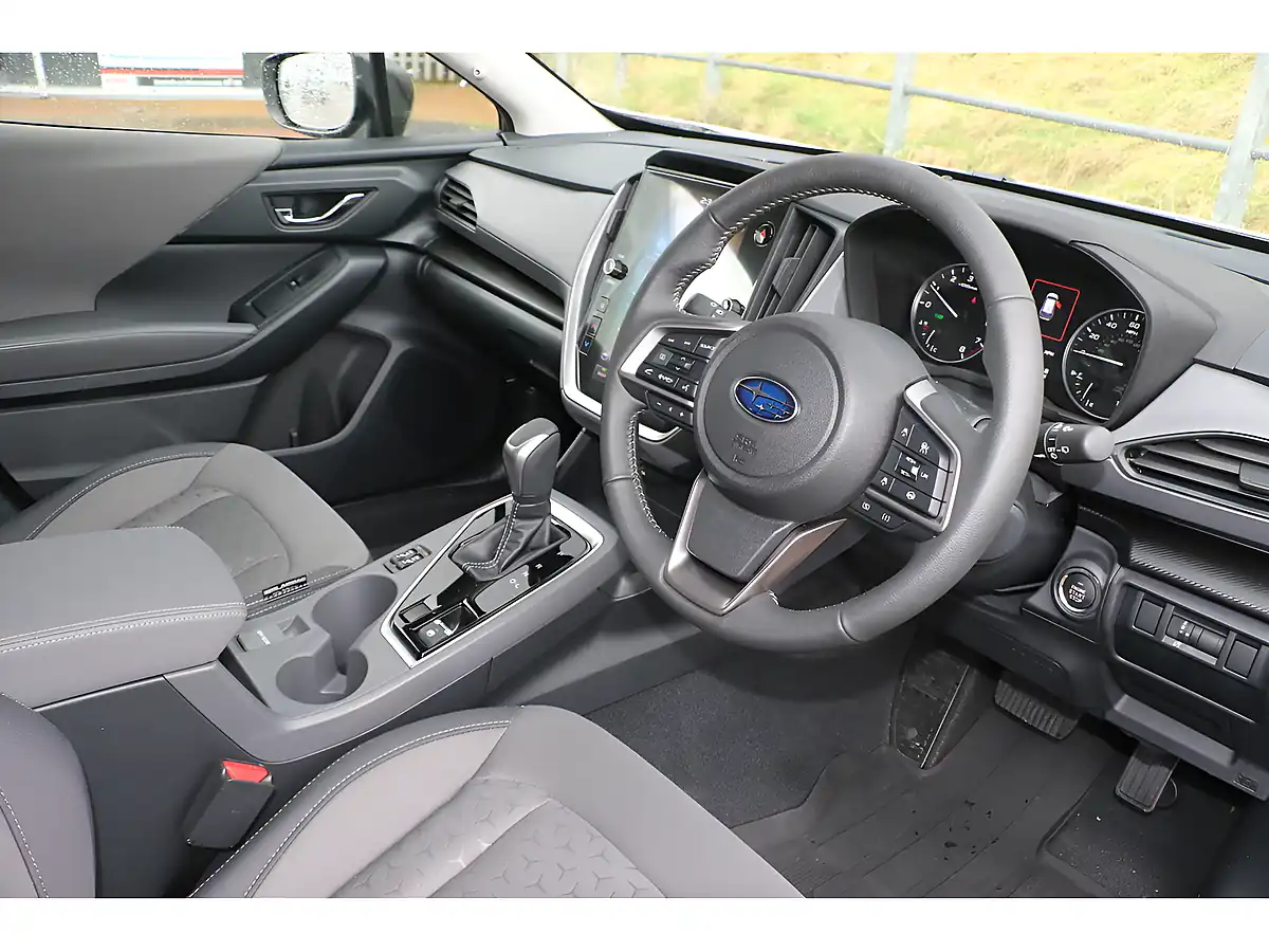 Used 2025 Subaru Crosstrek Limited White - Interior and Exterior details 7