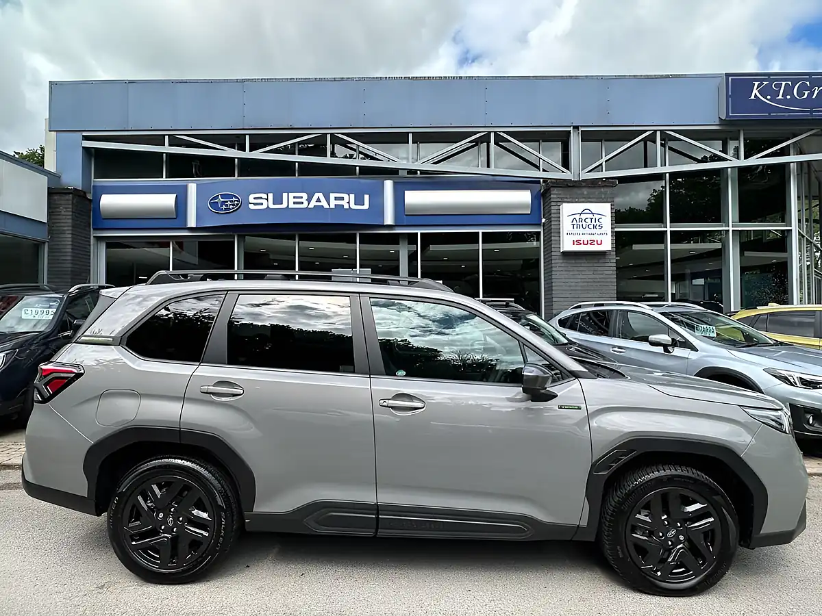 Used 2025 Subaru Forester Field Silver - Interior and Exterior details 5