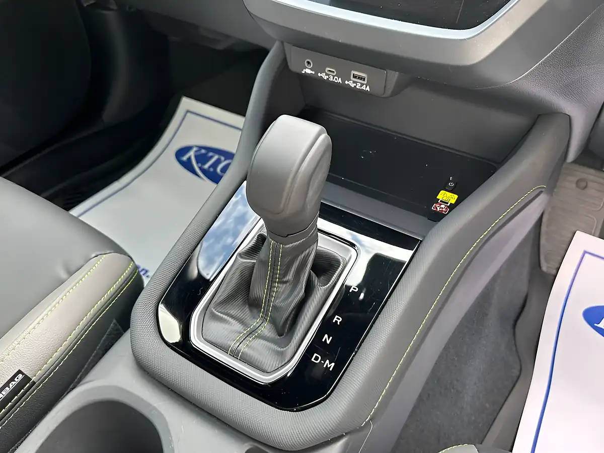 Used 2025 Subaru Forester Field Silver - Interior and Exterior details 17