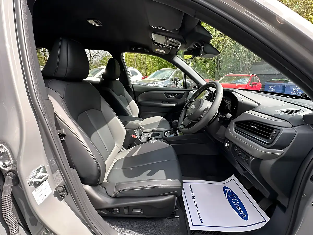 Used 2025 Subaru Forester Field Silver - Interior and Exterior details 7