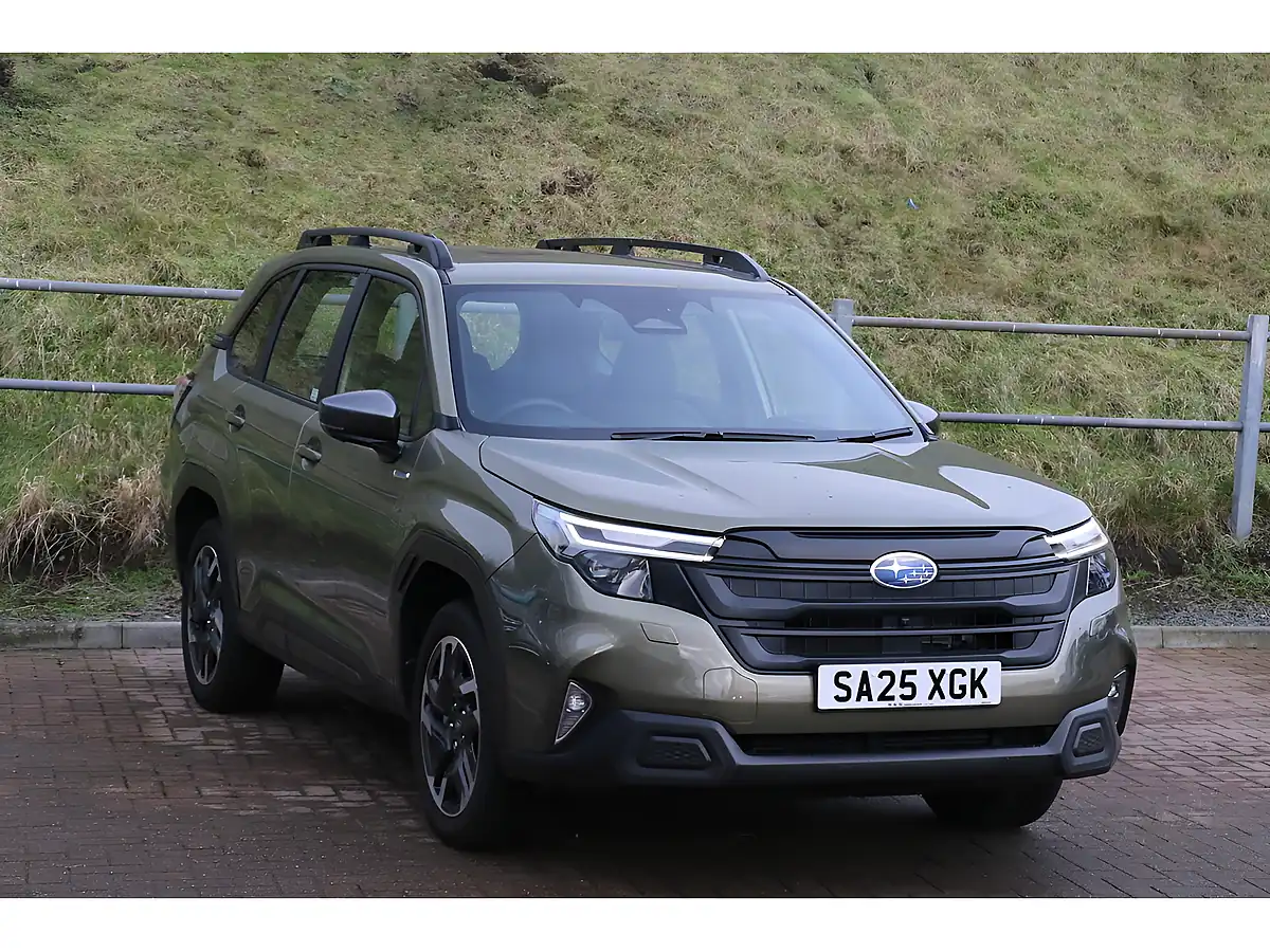 Used 2025 Subaru Forester Limited Autumn Green - Front View