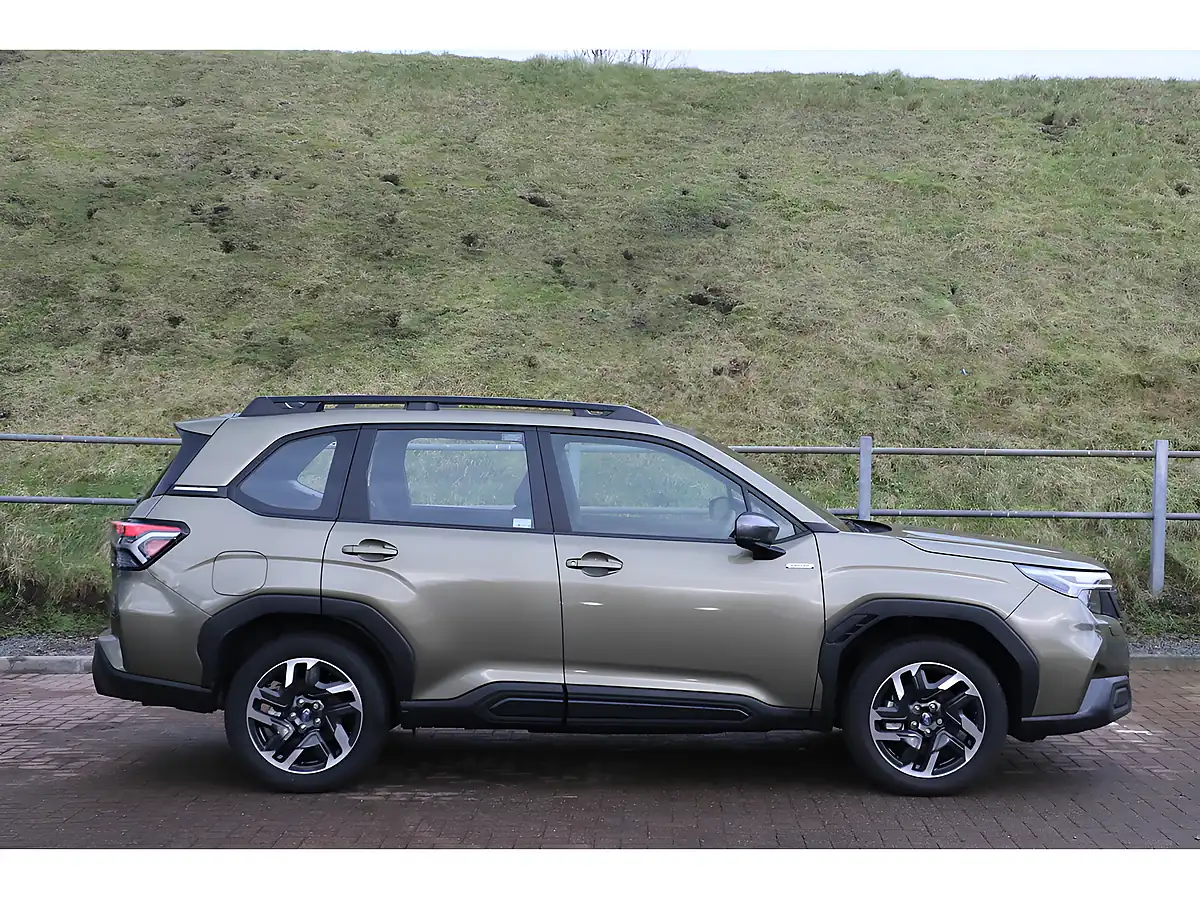 Used 2025 Subaru Forester Limited Autumn Green - Interior and Exterior details 3