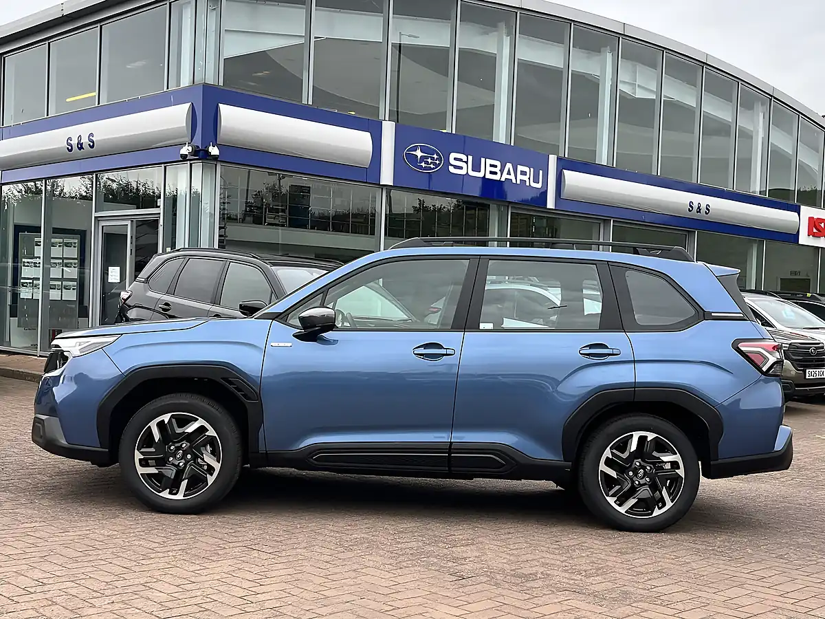 Used 2025 Subaru Forester Limited Blue - Interior and Exterior details 8