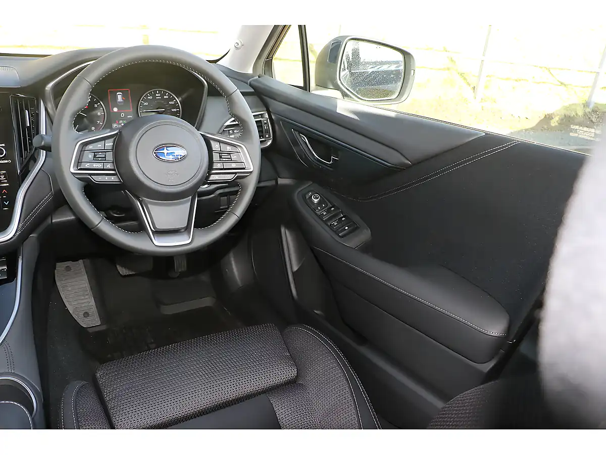 Used 2025 Subaru Outback I Limited Black - Interior and Exterior details 11