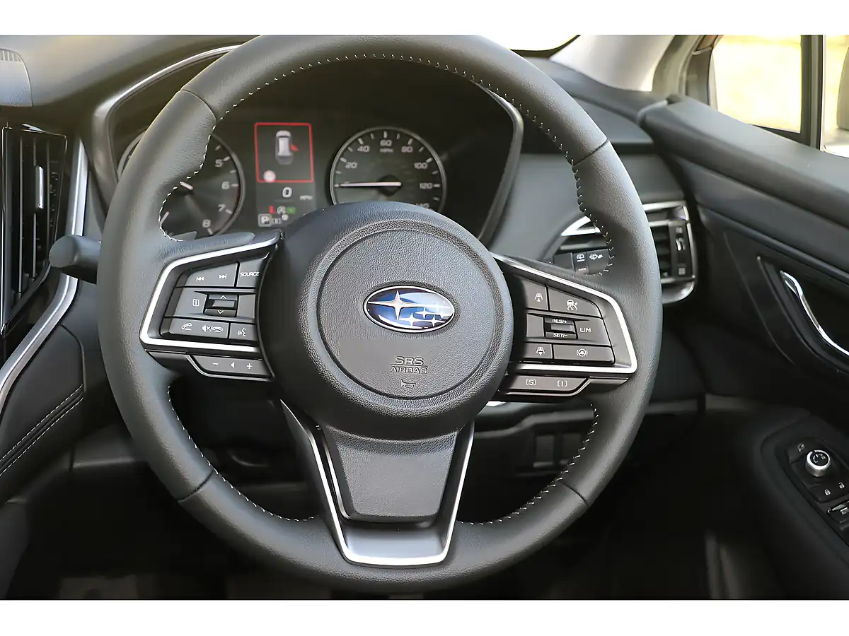 Used 2025 Subaru Outback I Limited Black - Interior and Exterior details 12