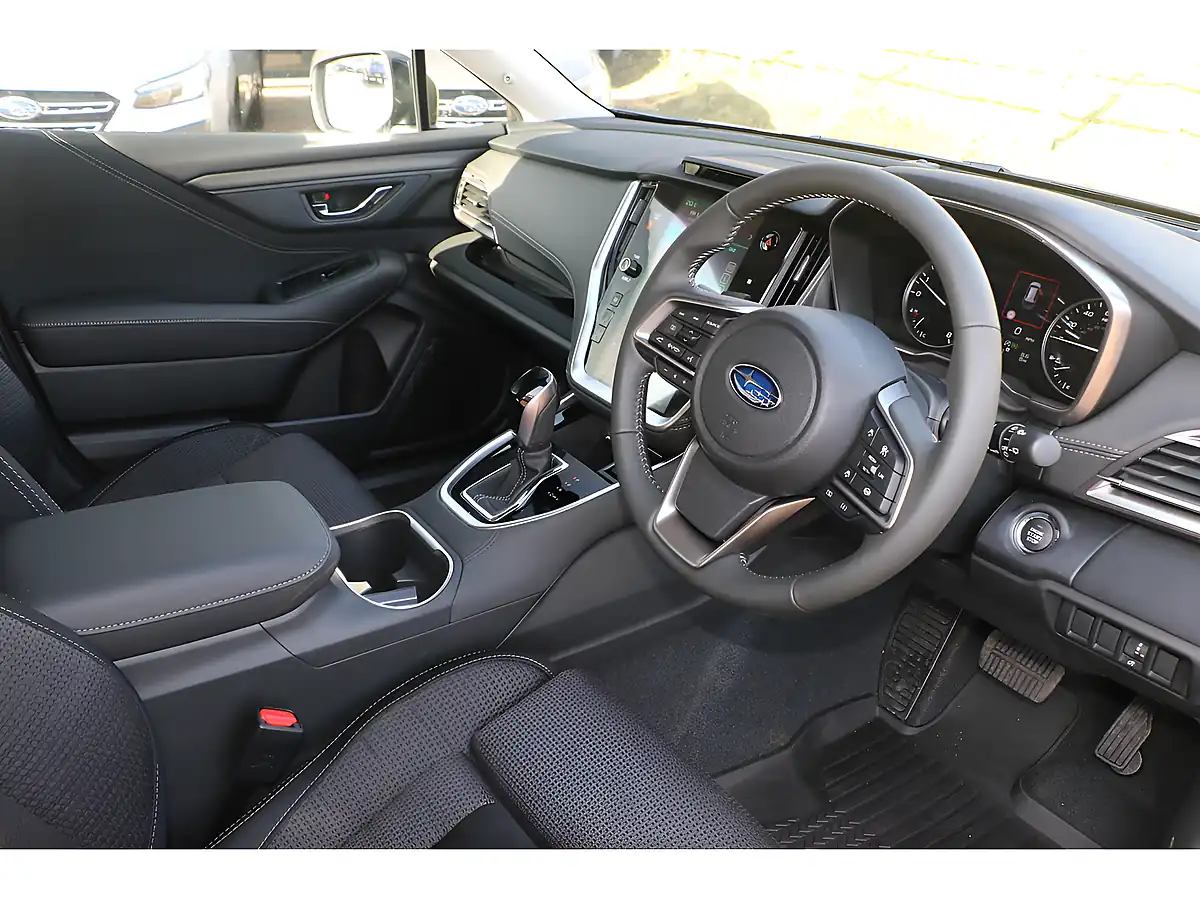 Used 2025 Subaru Outback I Limited Black - Interior and Exterior details 5