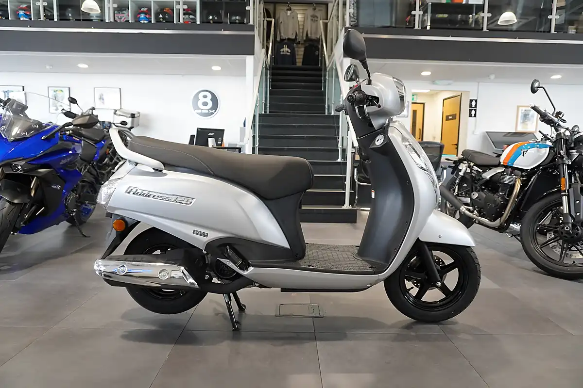 Used 2025 Suzuki Address 125 Platinum Silver Platinum Silver - Front View