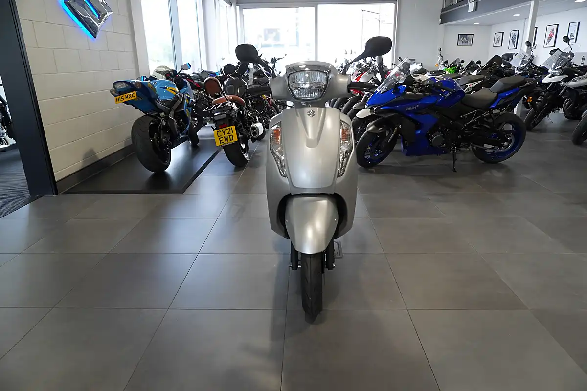 Used 2025 Suzuki Address 125 Platinum Silver Platinum Silver - Interior and Exterior details 3