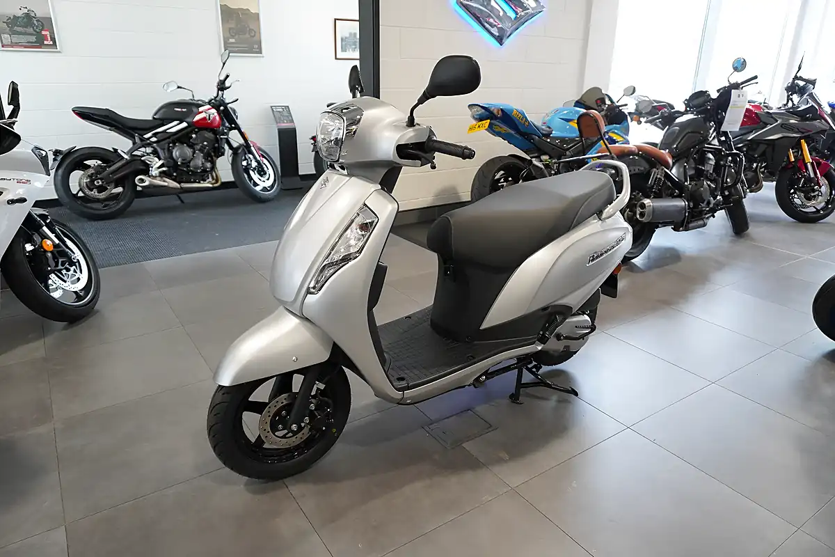 Used 2025 Suzuki Address 125 Platinum Silver Platinum Silver - Interior and Exterior details 6