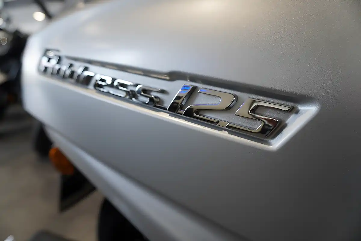 Used 2025 Suzuki Address 125 Platinum Silver Platinum Silver - Interior and Exterior details 8