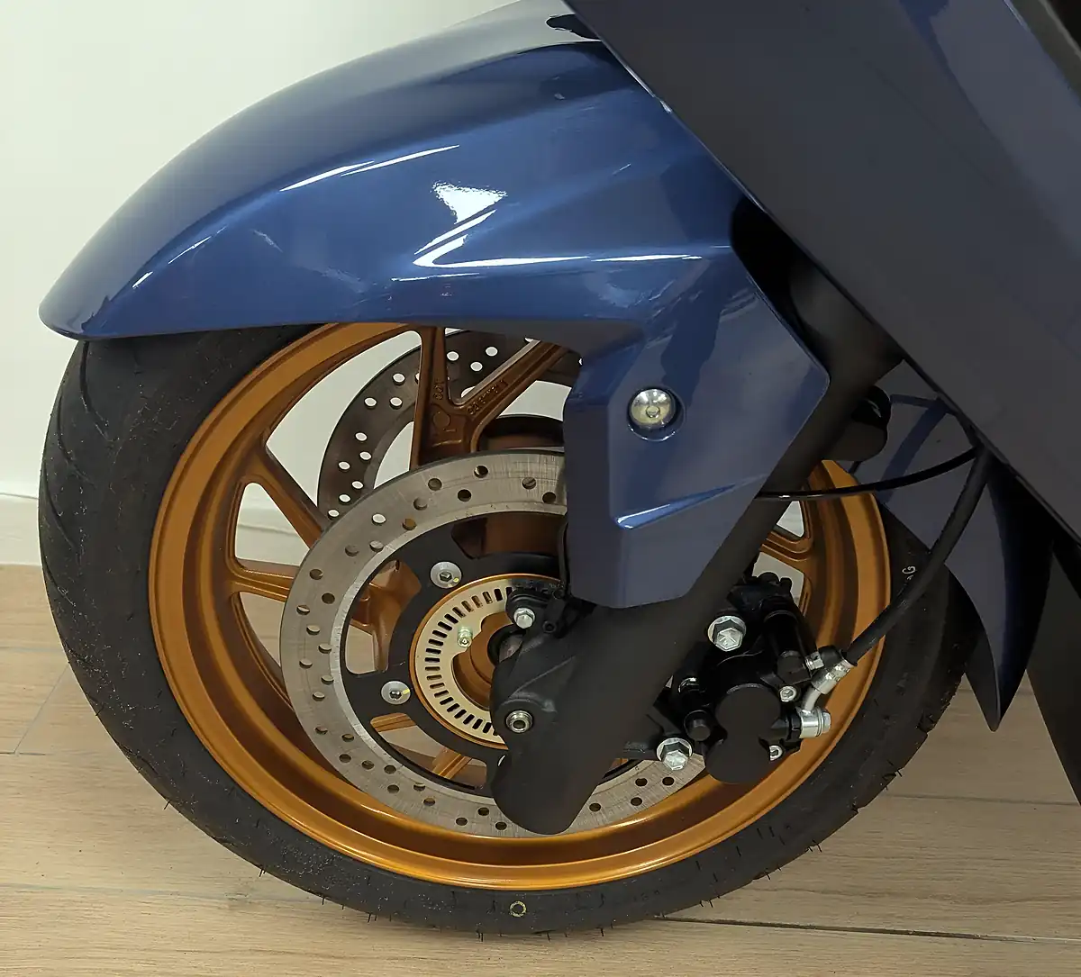 Used 2025 Suzuki Burgman 400 Blue - Interior and Exterior details 16