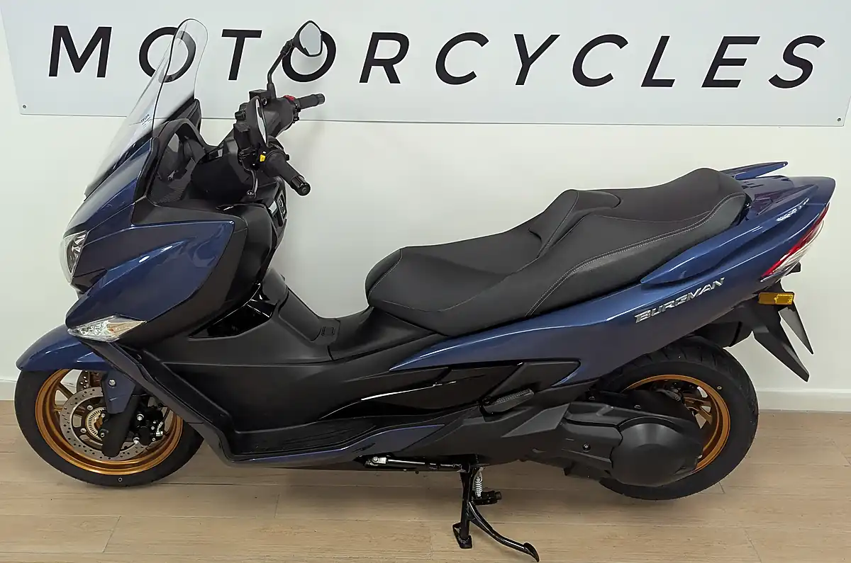 Used 2025 Suzuki Burgman 400 Blue - Interior and Exterior details 8