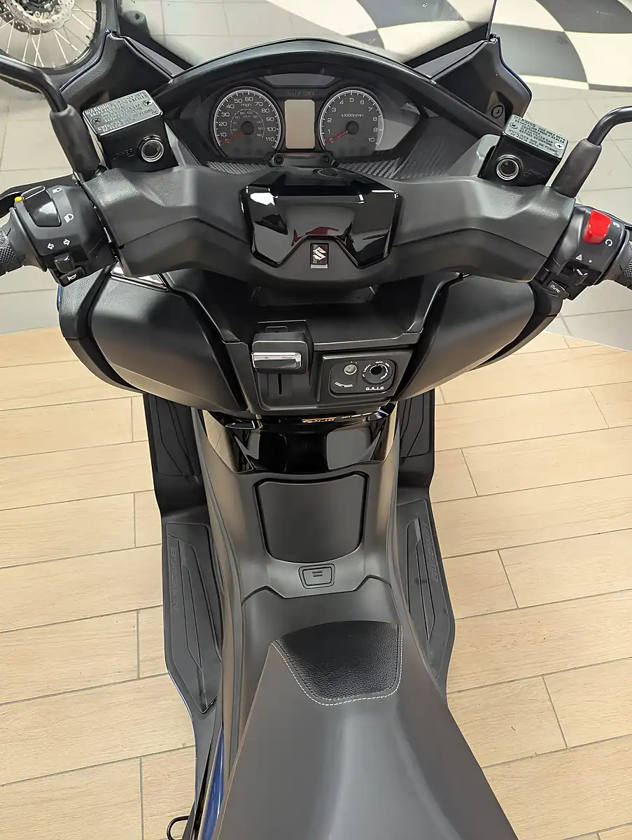 Used 2025 Suzuki Burgman 400 Blue - Interior and Exterior details 9
