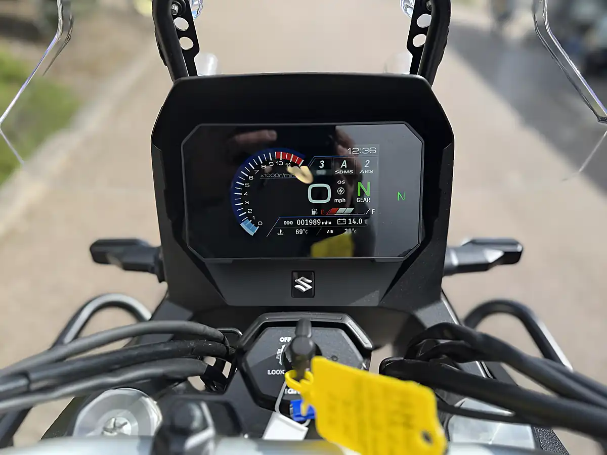 Used 2025 Suzuki Dl 800 RQM5 V-Strom 800RE Black - Interior and Exterior details 10