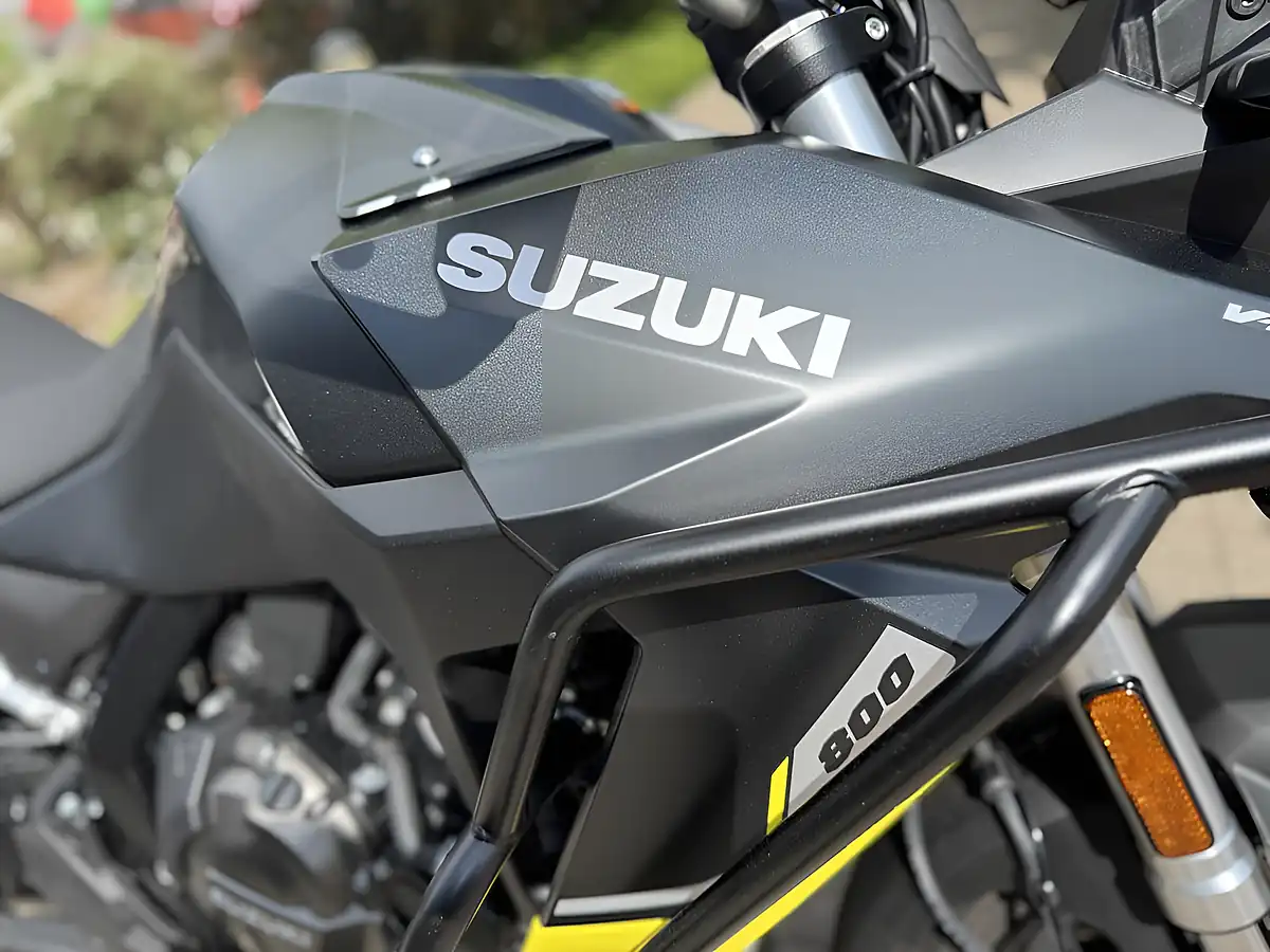 Used 2025 Suzuki Dl 800 RQM5 V-Strom 800RE Black - Interior and Exterior details 13