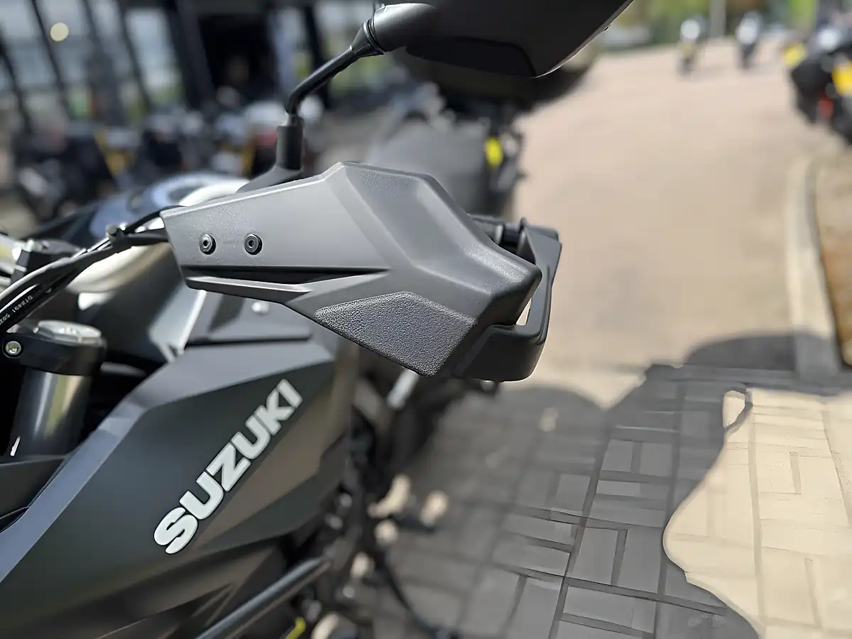 Used 2025 Suzuki Dl 800 RQM5 V-Strom 800RE Black - Interior and Exterior details 16