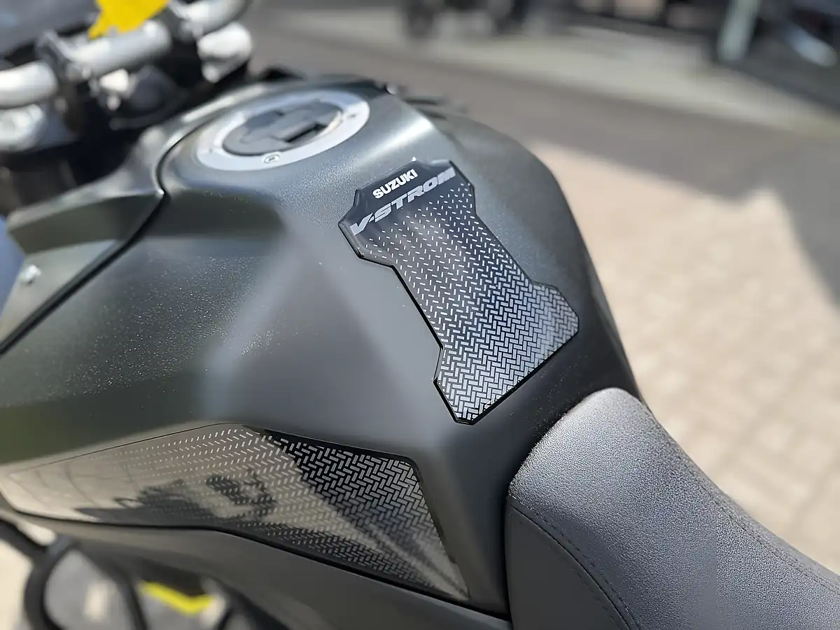 Used 2025 Suzuki Dl 800 RQM5 V-Strom 800RE Black - Interior and Exterior details 18