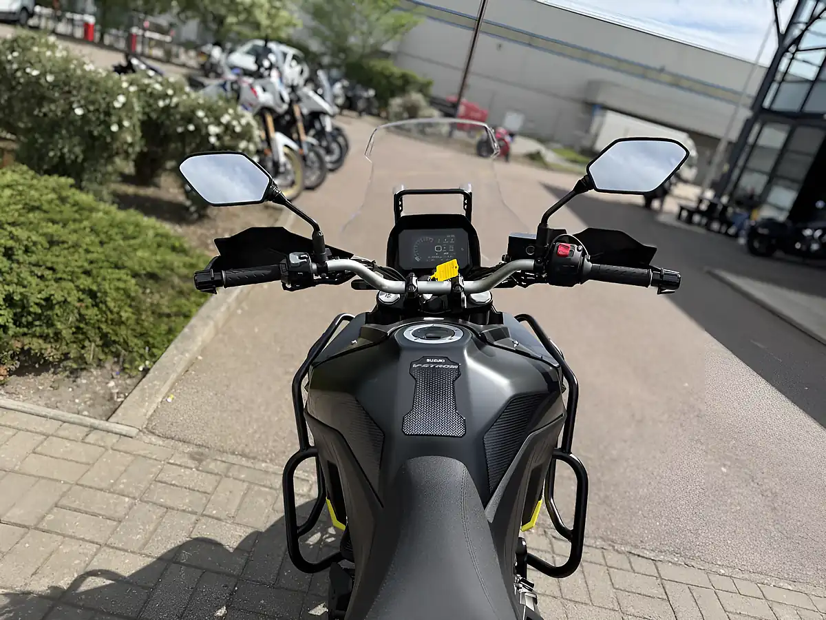 Used 2025 Suzuki Dl 800 RQM5 V-Strom 800RE Black - Interior and Exterior details 9