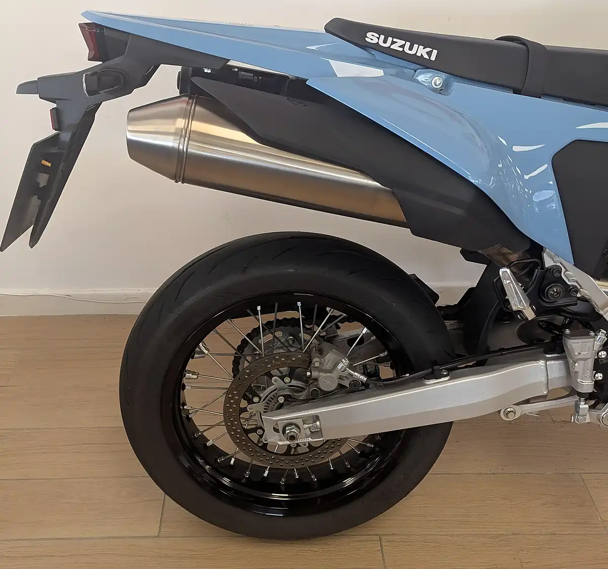 Used 2025 Suzuki DR-Z4SM 400 Constant Mesh Grey - Interior and Exterior details 15