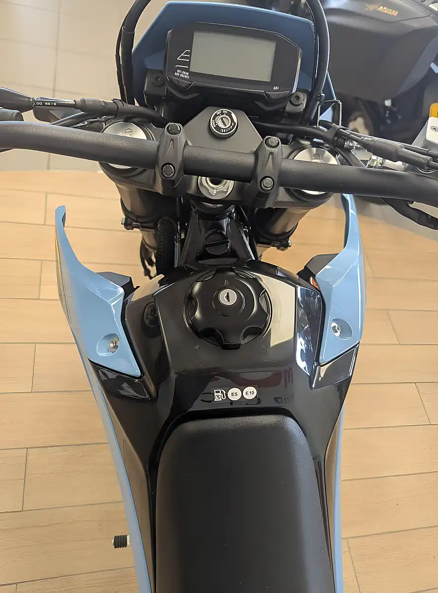 Used 2025 Suzuki DR-Z4SM 400 Constant Mesh Grey - Interior and Exterior details 20
