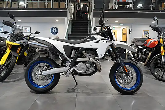 2025 Suzuki DRZ400SM
