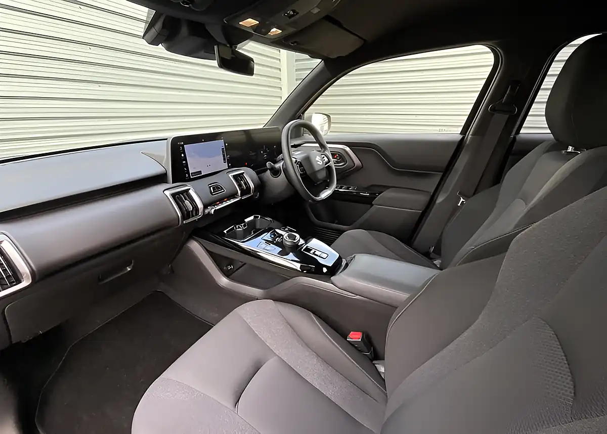 Used 2025 Suzuki E Vitara Motion Blue - Interior and Exterior details 14