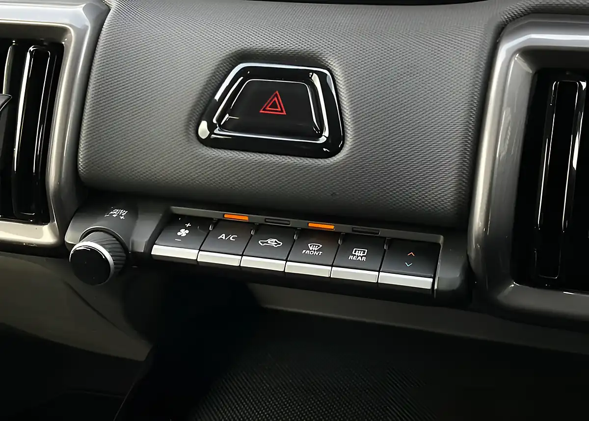 Used 2025 Suzuki E Vitara Motion Blue - Interior and Exterior details 20