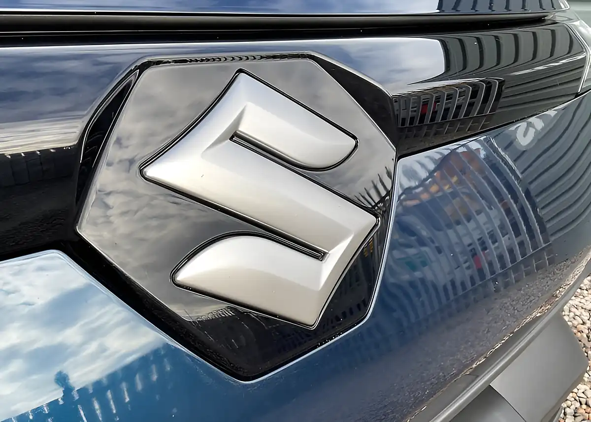 Used 2025 Suzuki E Vitara Motion Blue - Interior and Exterior details 4