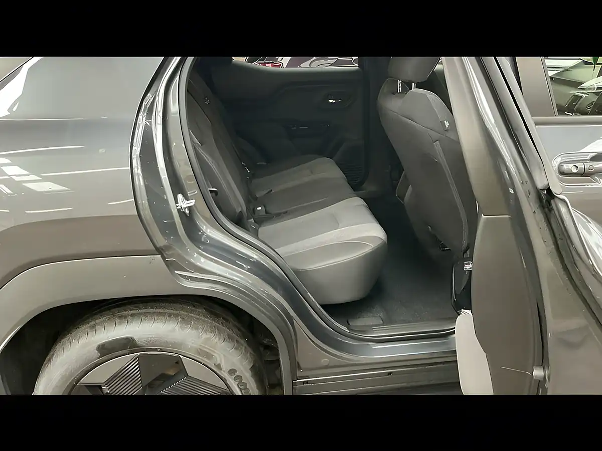 Used 2025 Suzuki E Vitara Motion Grey - Interior and Exterior details 10