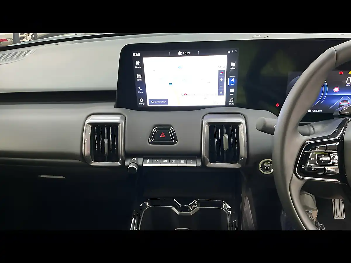 Used 2025 Suzuki E Vitara Motion Grey - Interior and Exterior details 13