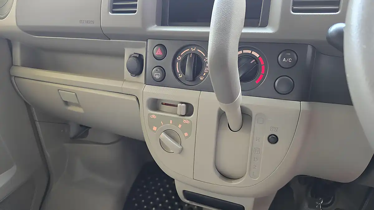 Used 2025 Suzuki Every Wagon White - Interior and Exterior details 6