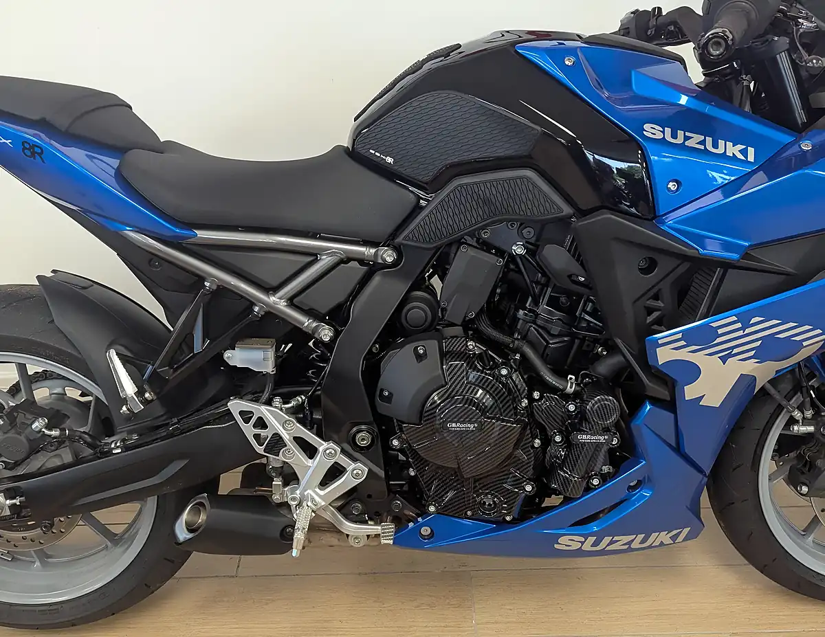 Used 2025 Suzuki GSX-8R 800 Blue - Interior and Exterior details 13