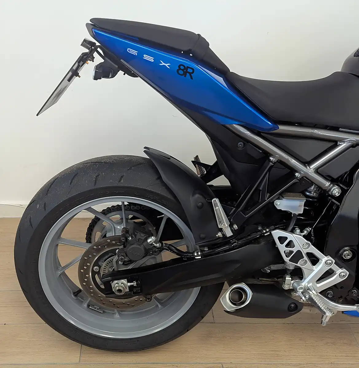 Used 2025 Suzuki GSX-8R 800 Blue - Interior and Exterior details 16
