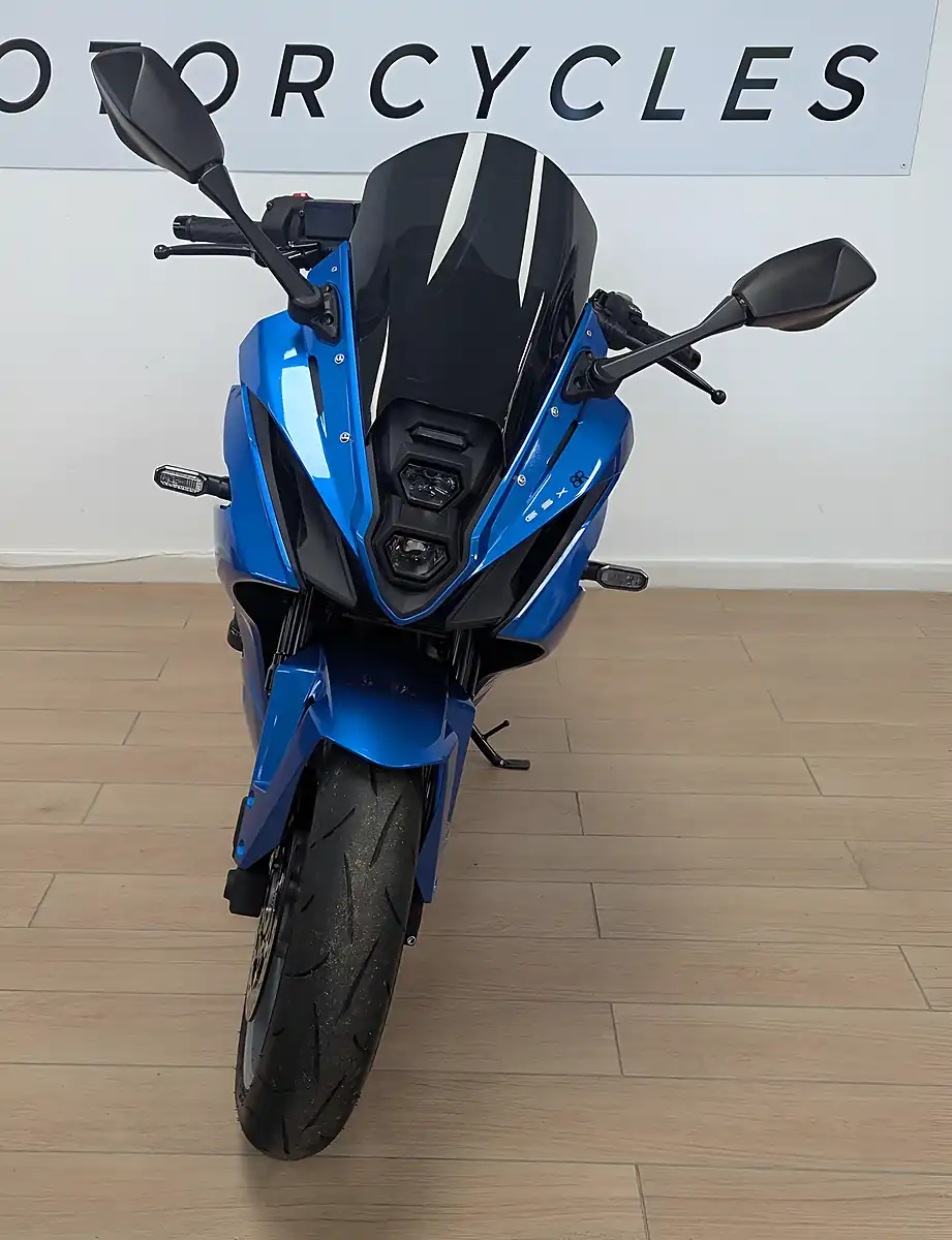 Used 2025 Suzuki GSX-8R 800 Blue - Interior and Exterior details 3